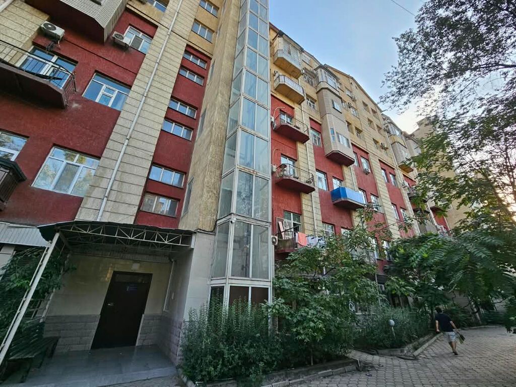 3 комнаты, 157 м², Площадь Победы Индивидуалка, 2 этаж, Старый ремонт: фото 1
