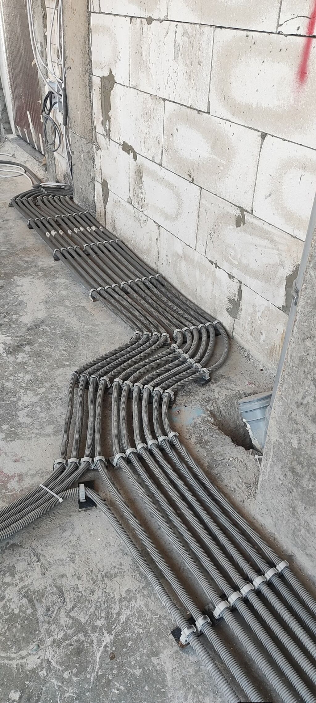 Peşəkar elektrik işləri bizə etibar edin - Mənzil, hovuzlu villa