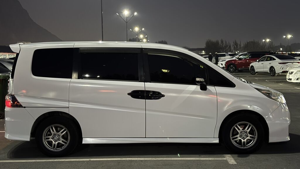 Honda Stepwgn: 2008 г., 2 л, Автомат, Бензин, Минивэн: фото 7