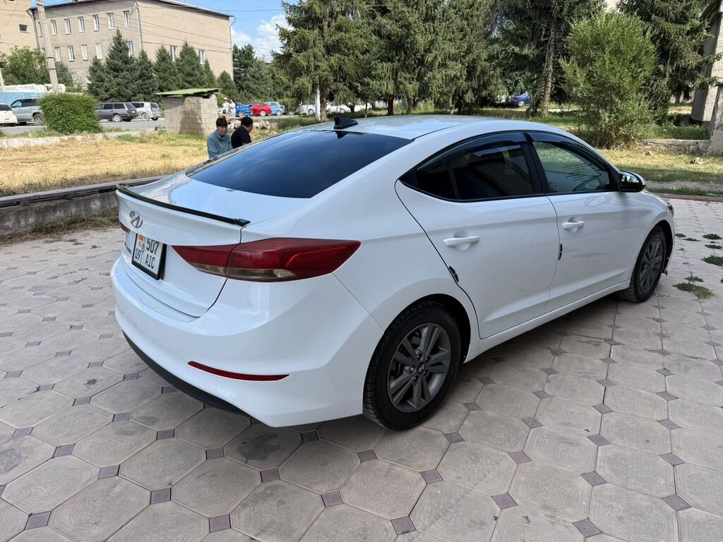 Hyundai Elantra 2017 г., 2.0 л, автомат: фото 6
