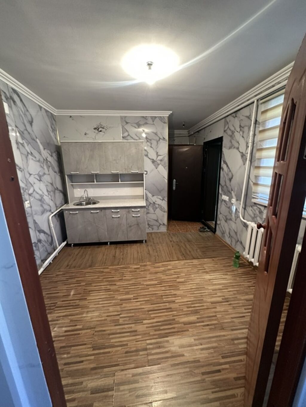Студия с отдельной кухонной зоной и санузлом. Планировка и отделка: -: фото 3