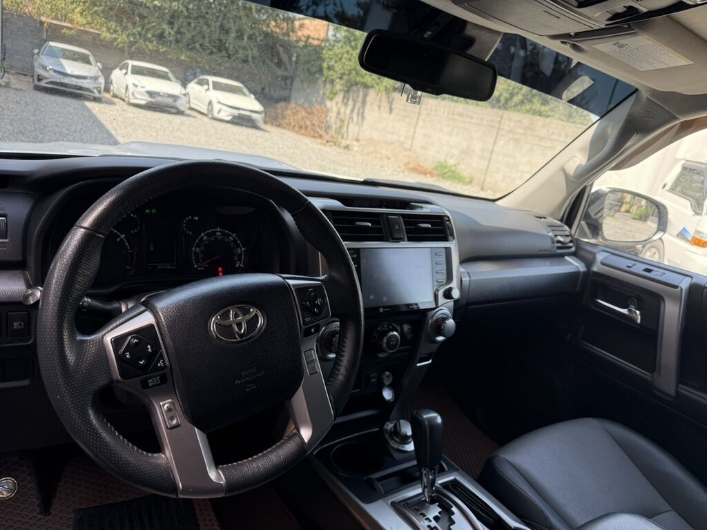 Toyota 4Runner: 2021 г., 4 л, Автомат, Бензин, Внедорожник: фото 8