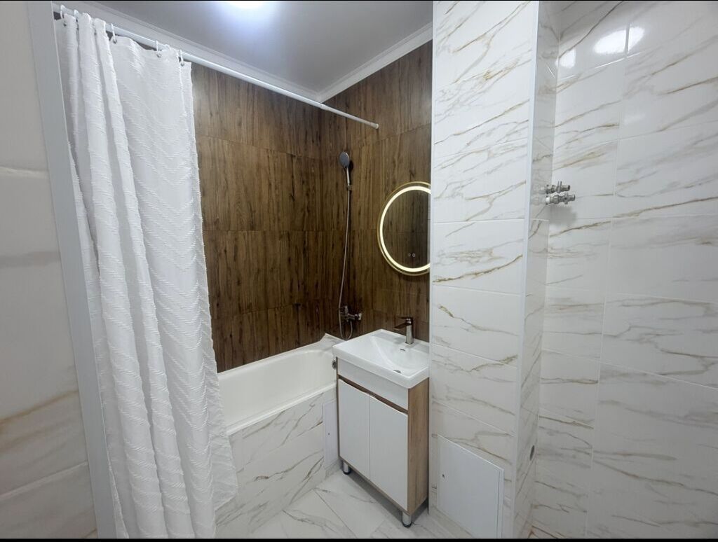 3 комнаты, 74 м², 5 мкр 106 серия, 9 этаж, Евроремонт: фото 2