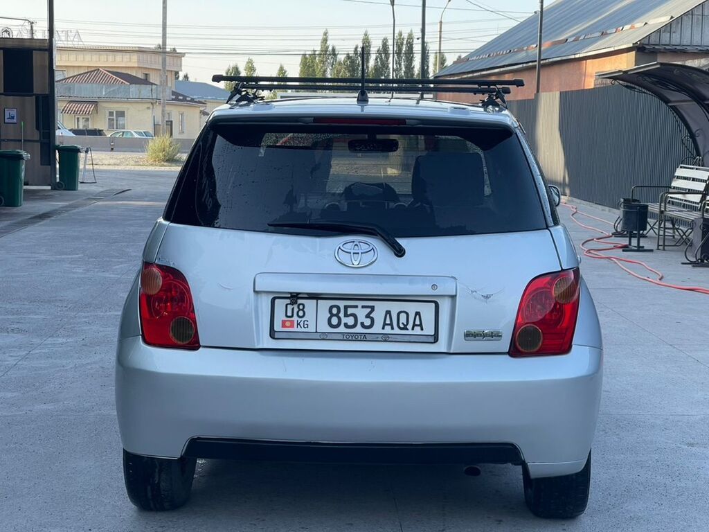 Toyota Ist: 2004 г., 1.3 л, Автомат, Бензин, Хэтчбэк: фото 4