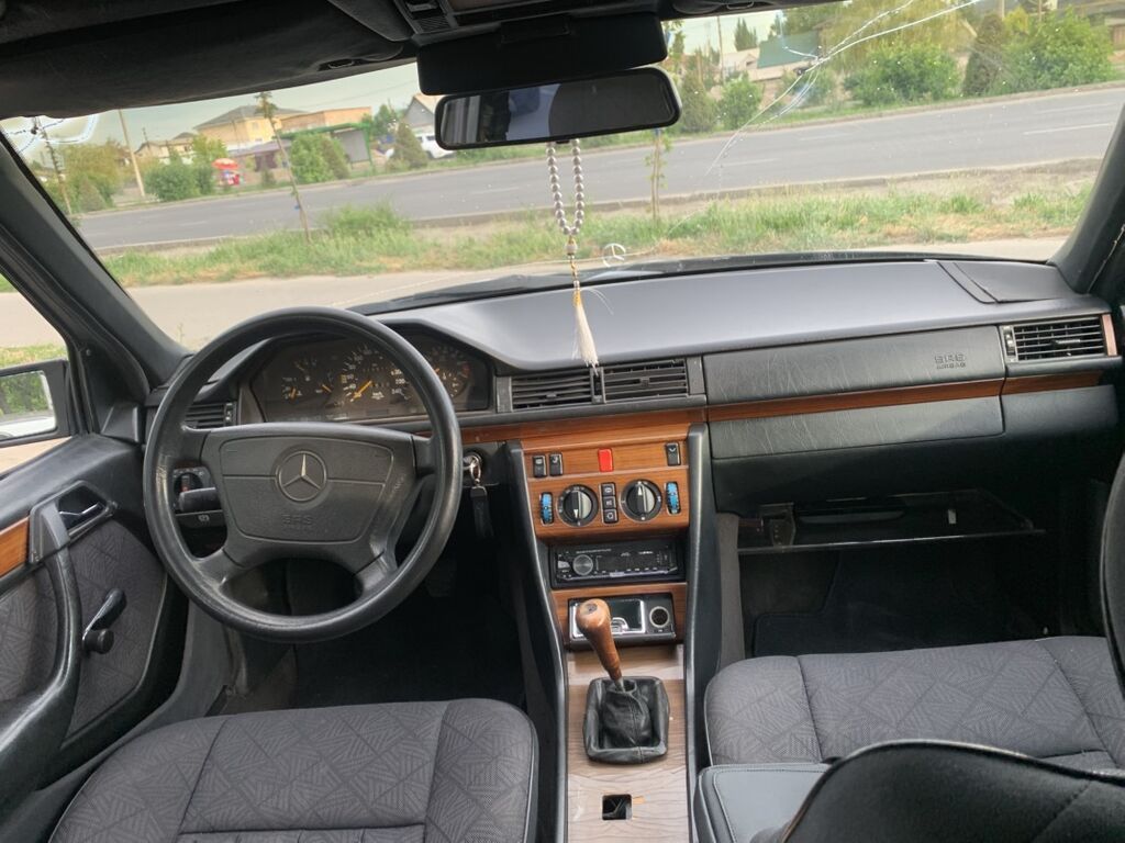Mercedes-Benz E-Class: 1994 г., 2.2 л, Механика, Бензин, Седан: фото 5