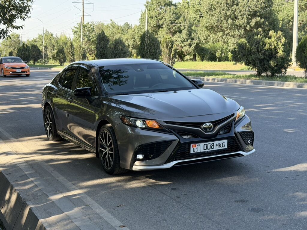 Toyota Camry: 2021 г., 2.5 л, Автомат, Бензин, Седан: фото 2