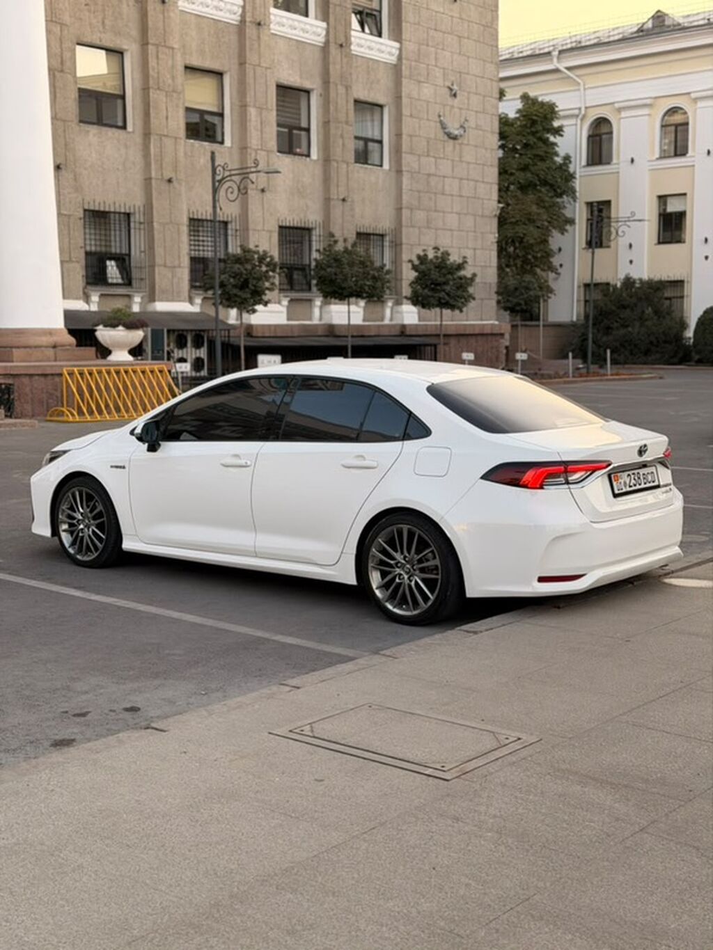 Toyota Corolla: 2022 г., 1.8 л, Автомат, Гибрид, Седан: фото 6
