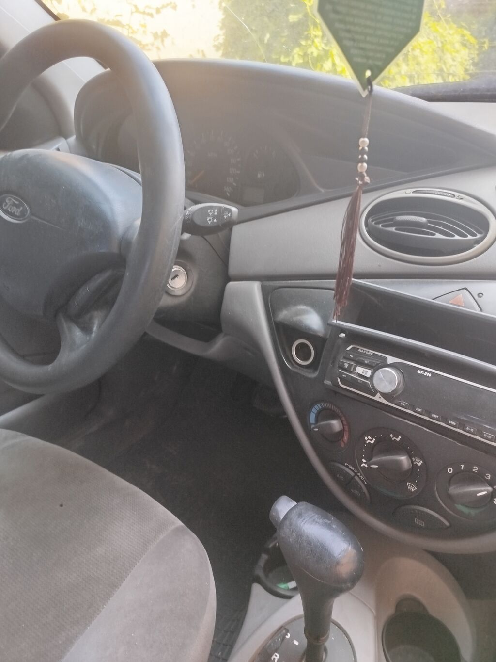 Ford Focus I (седан/хэтчбек) — интерьер и оснащение - Автоматическая: фото 4