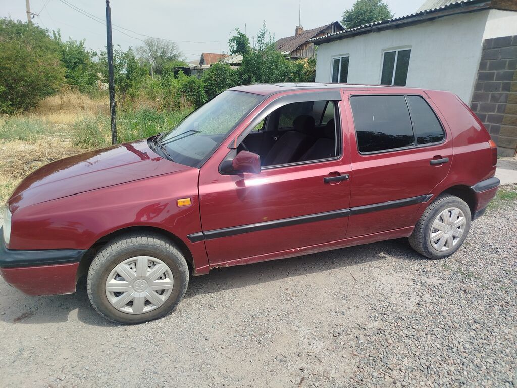 Volkswagen Golf: 1993 г., 1.8 л, Механика, Бензин, Хэтчбэк: фото 1