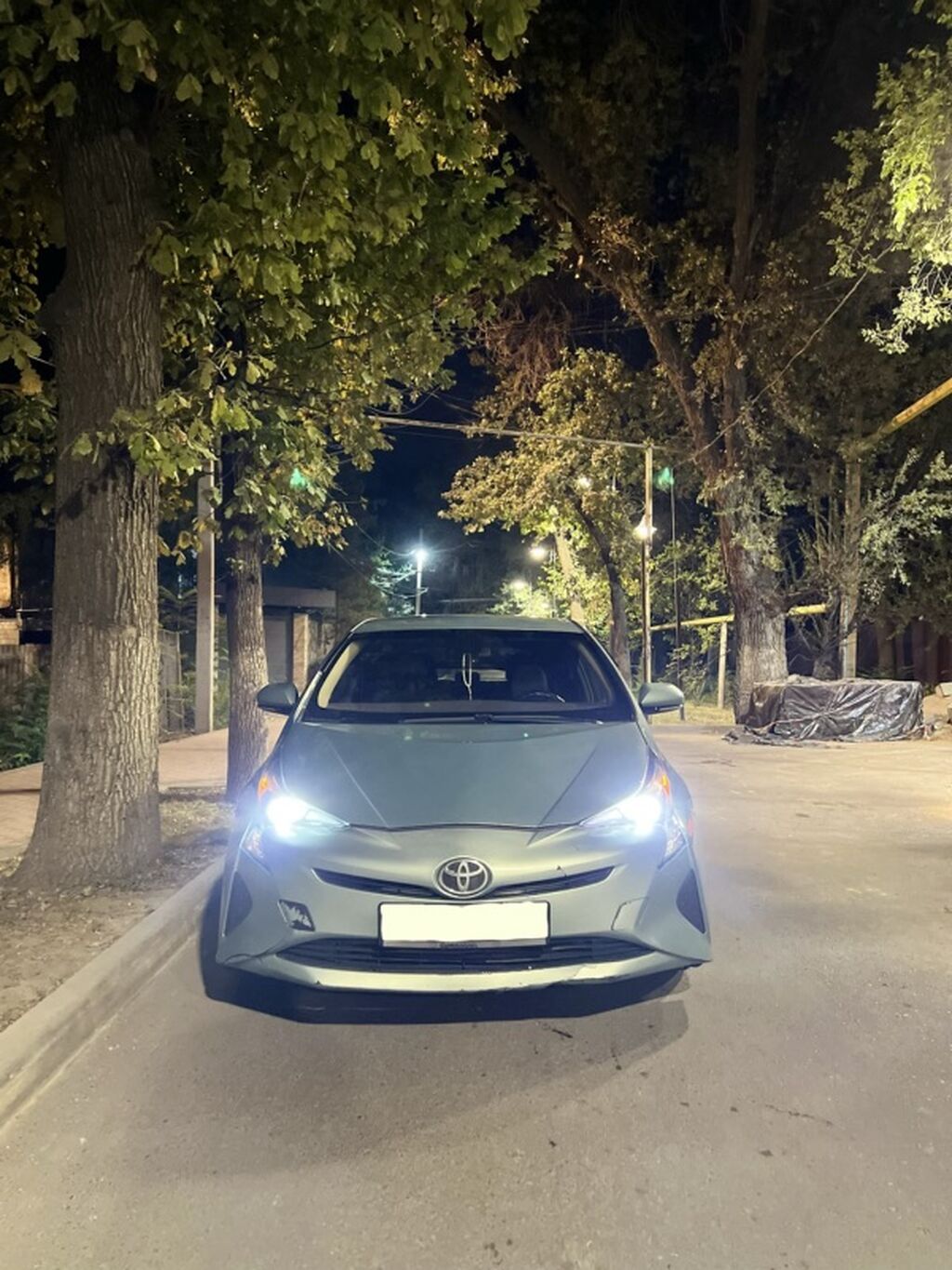 Toyota Prius: 2016 г., 1.8 л, Вариатор, Гибрид, Лифтбек: фото 2