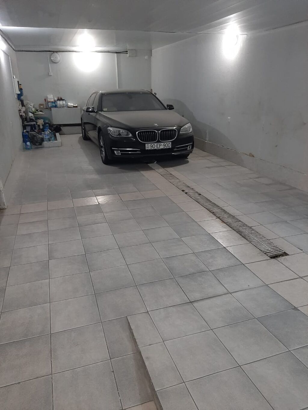 T. Əliyev küçəsində. Mülkiyyətdə 650m² olan. 7 sotda 4mərtəbəli 8