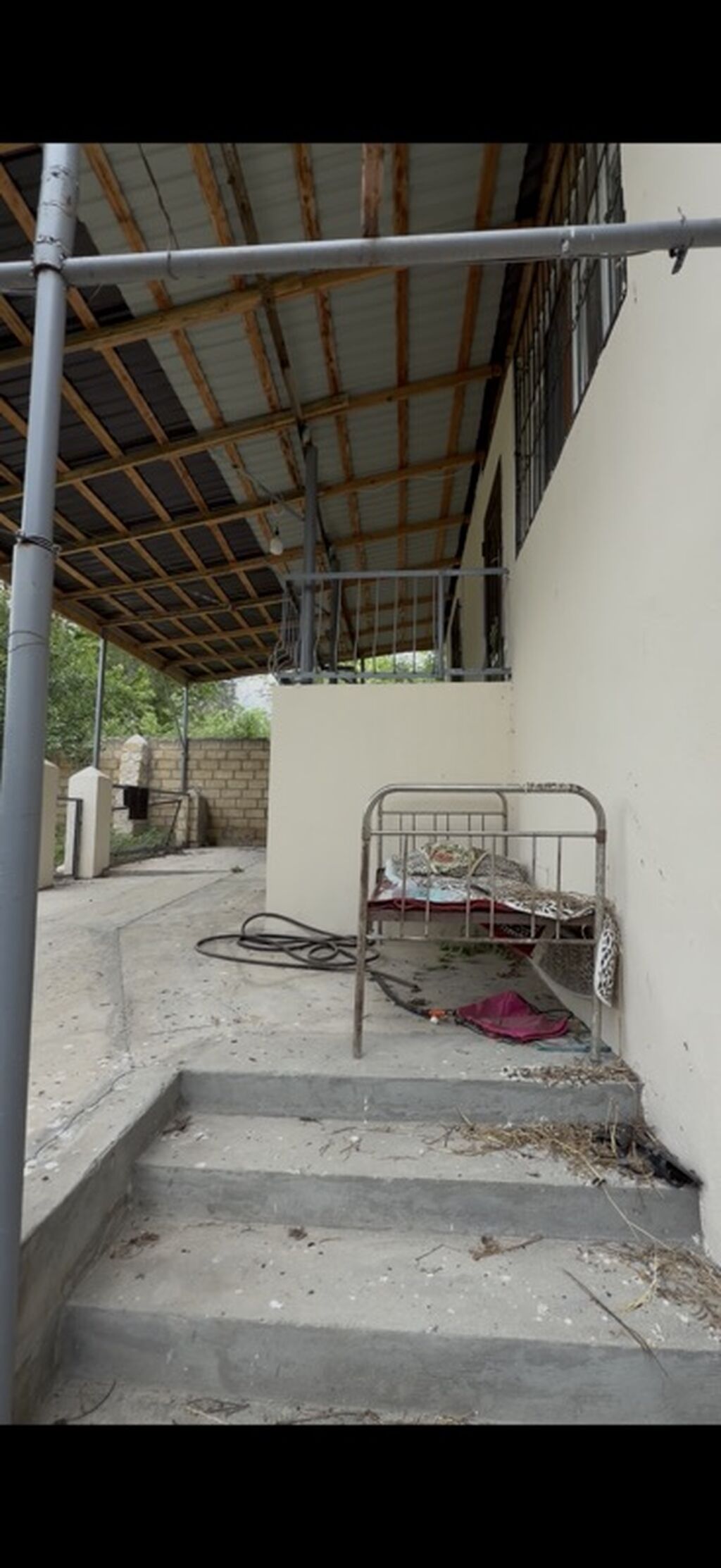 8 sot mehle 2 mertebe qaz işiq su herşey icinde 1 kuxna aşagida 2