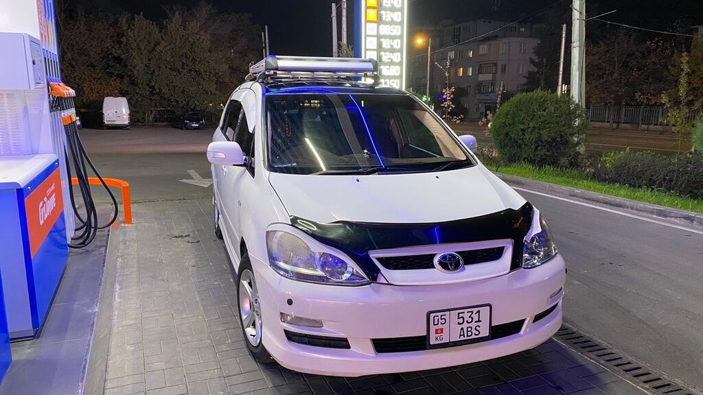 Toyota Ipsum: 2003 г., 2.4 л, Автомат, Бензин, Универсал: фото 2