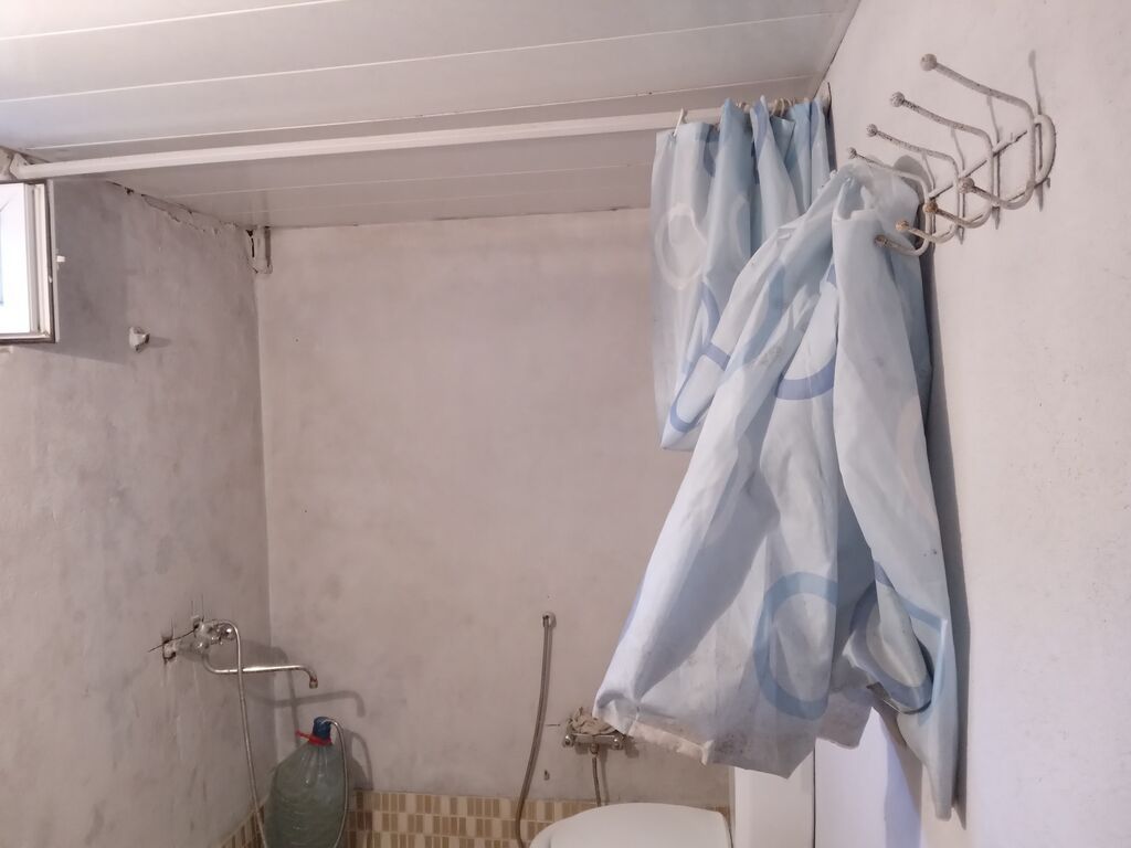 6 otaqlı, 161 kv. m, Orta təmir