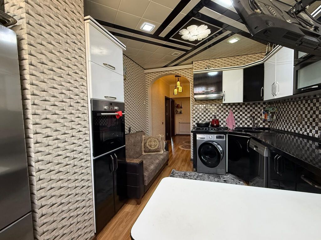 Sumqayıt, 4 otaqlı, Köhnə tikili, 98 kv. m