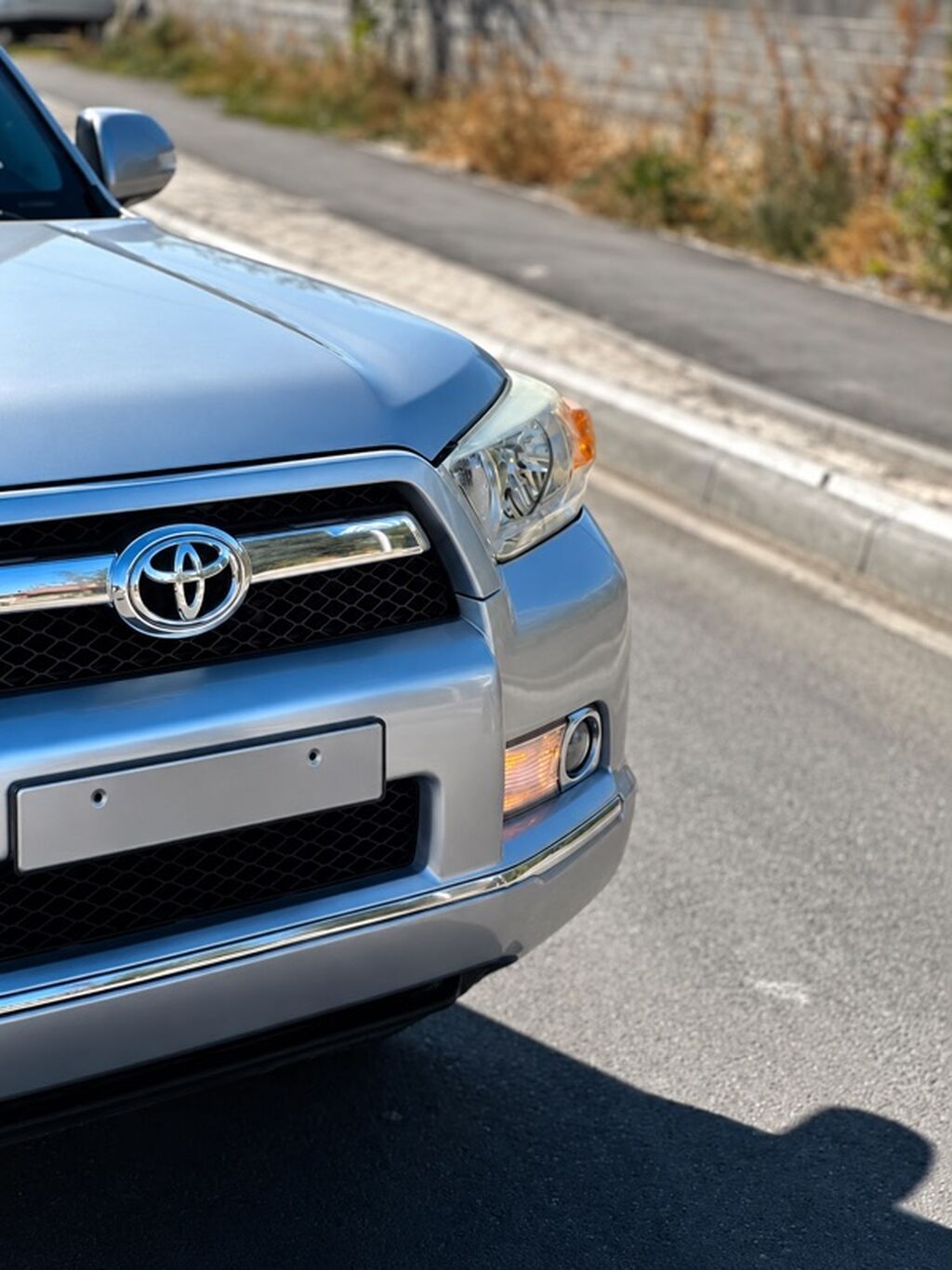 Toyota 4Runner: 2010 г., 4 л, Автомат, Бензин, Внедорожник: фото 2
