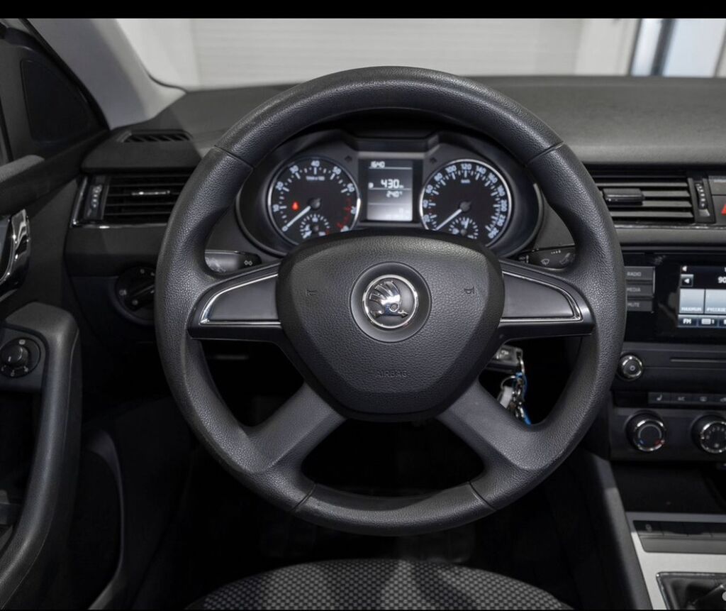 Skoda Octavia: 2017 г., 1.6 л, Механика, Бензин, Седан: фото 8