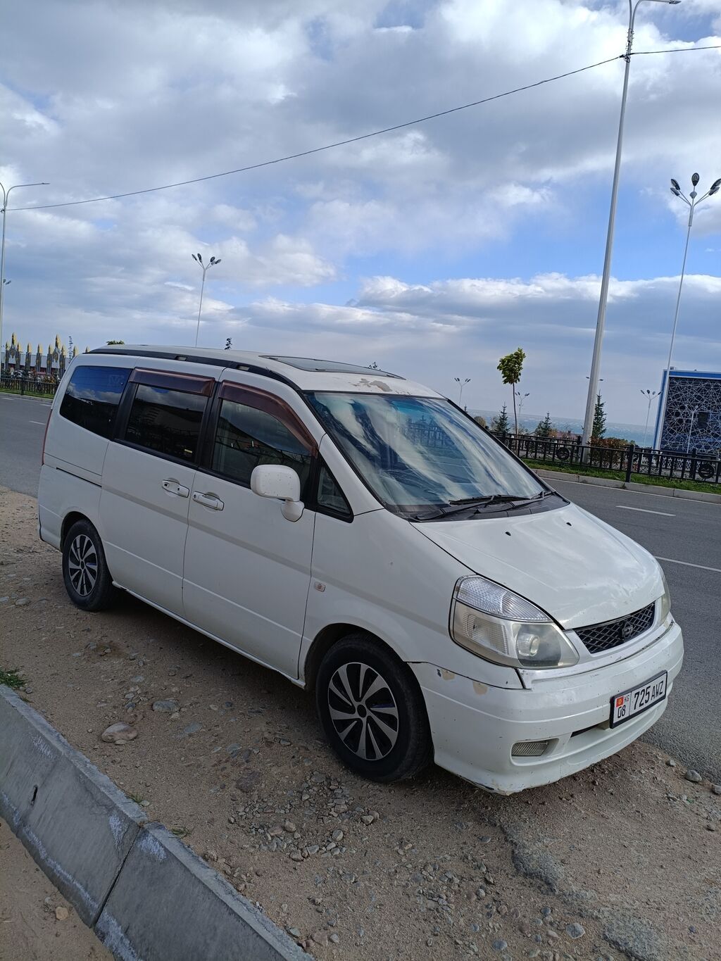 Nissan Serena: 2001 г., 2 л, Автомат, Газ, Минивэн: фото 2