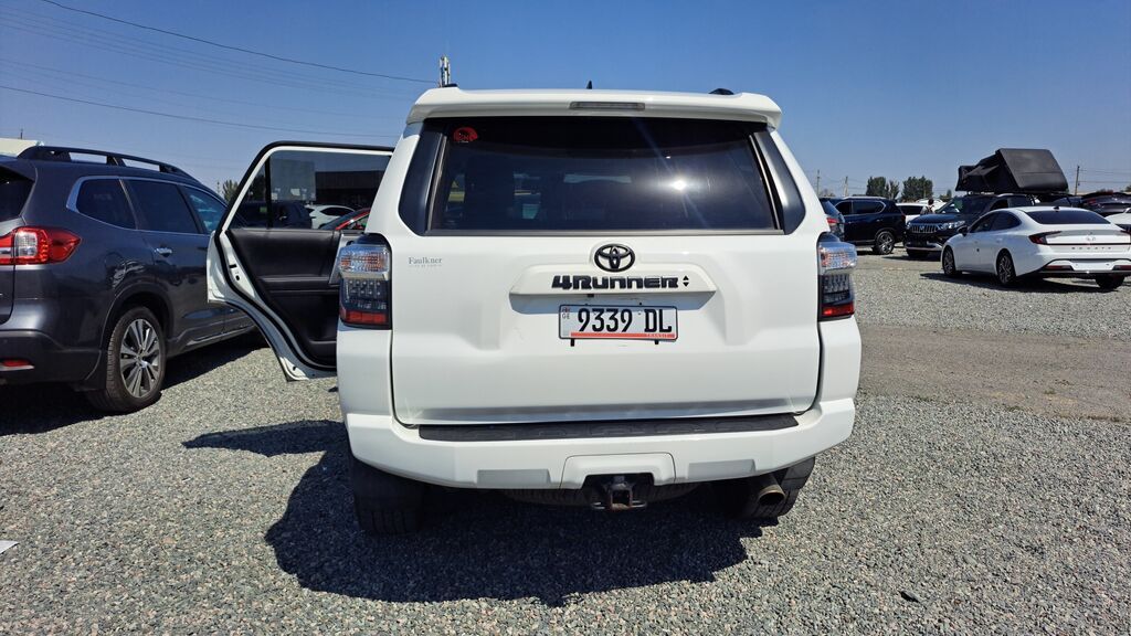 Toyota 4Runner: 2020 г., 4 л, Автомат, Бензин, Внедорожник: фото 4