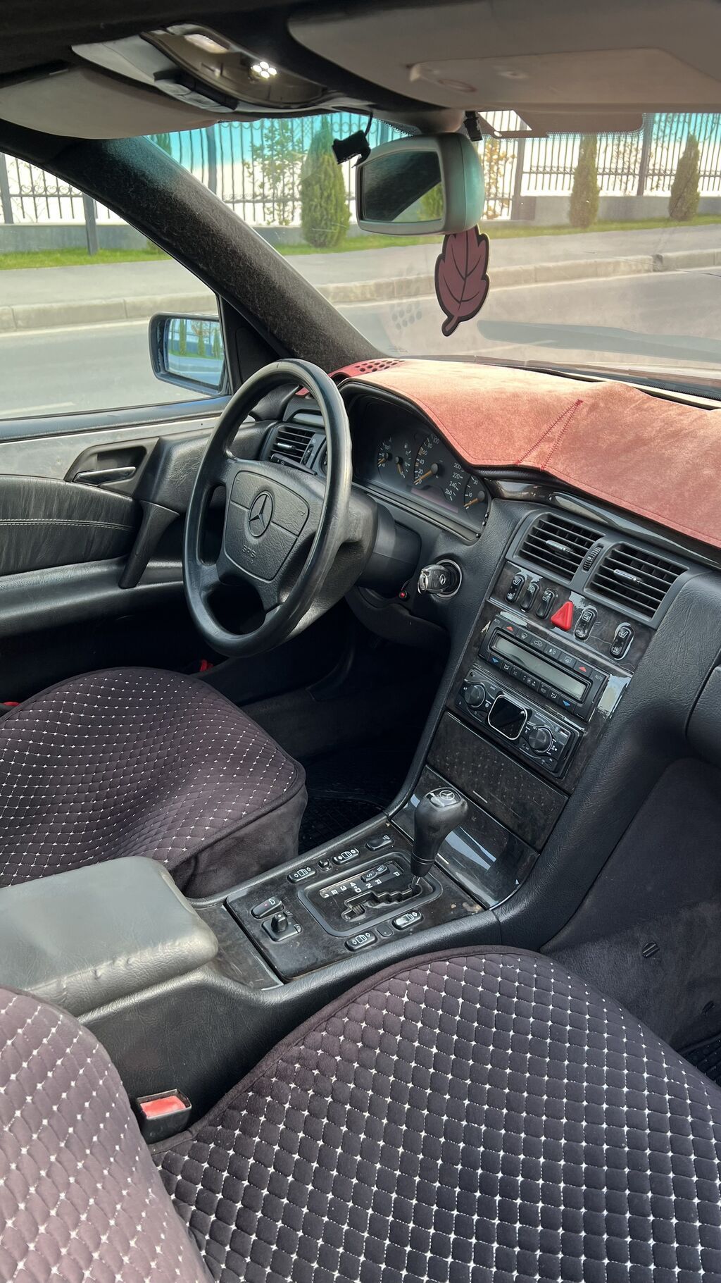 Mercedes-Benz E-Class: 1998 г., 3.2 л, Автомат, Бензин, Седан: фото 3