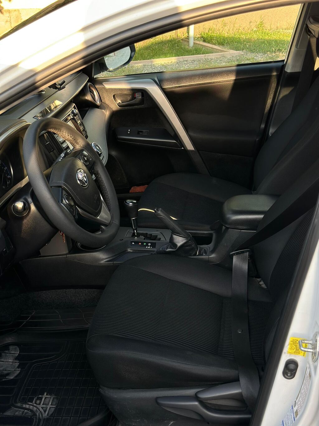 Toyota RAV4: 2018 г., 2.5 л, Автомат, Бензин, Кроссовер — фото 5