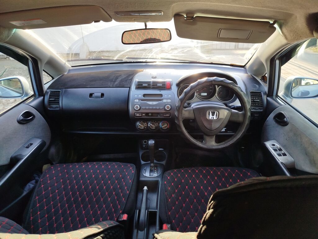 Honda Fit: 2002 г., 1.3 л, Вариатор, Бензин, Хэтчбэк: фото 4