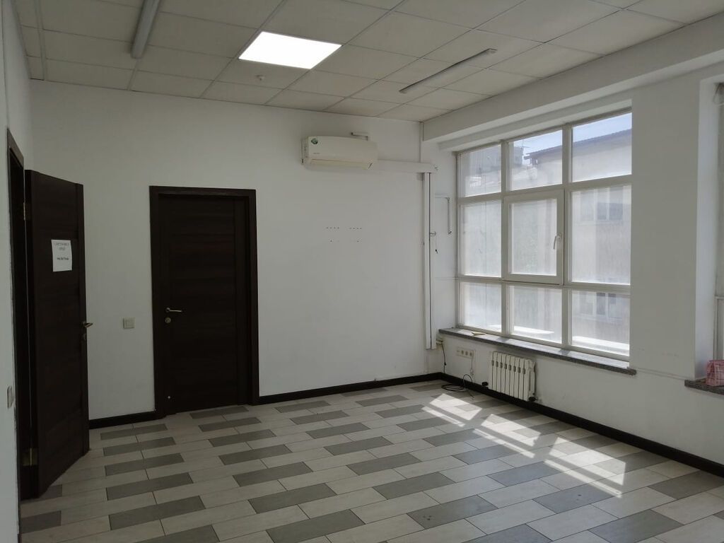 Аренда офисов, 23 м², В бизнес центре, 1 линия: фото 3
