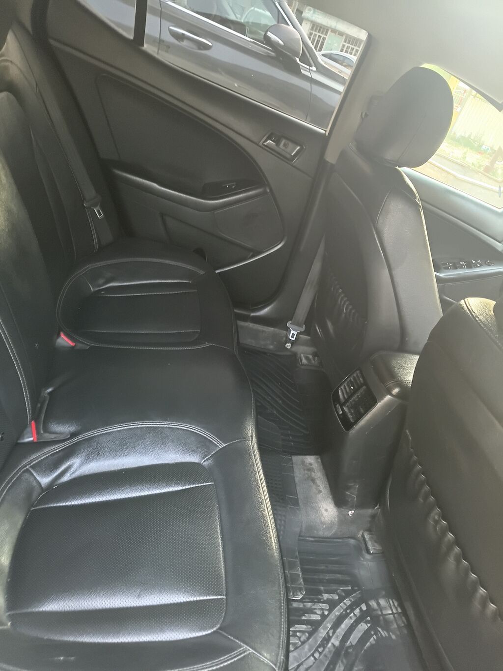 Kia K5: 2011 г., 2 л, Автомат, Газ, Седан: фото 3
