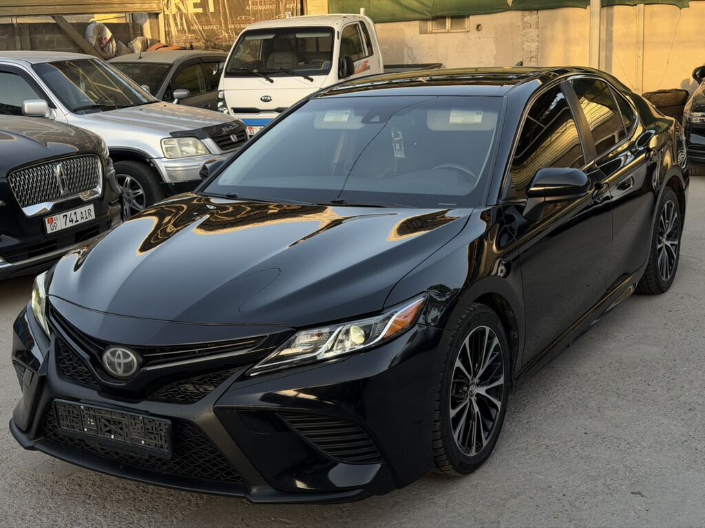 Toyota Camry: 2018 г., 2.5 л, Автомат, Бензин, Седан: фото 1
