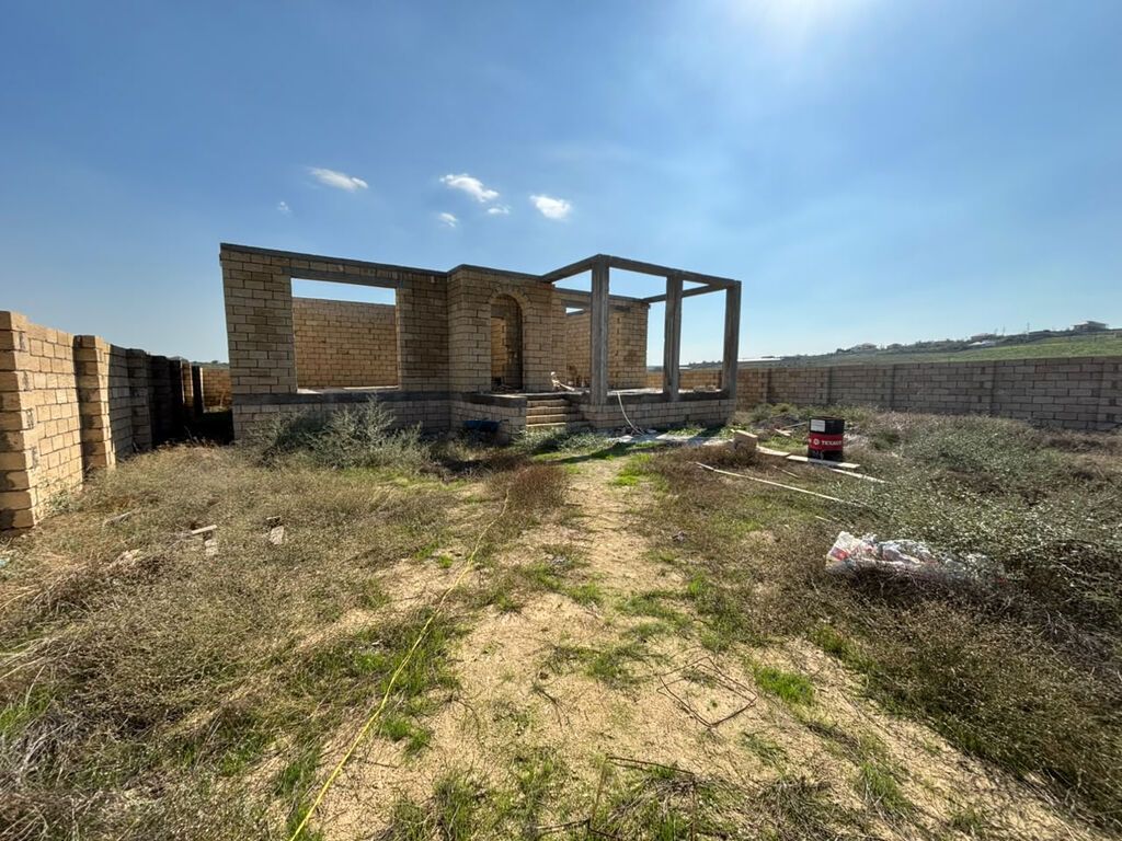 Saray 5 otaqlı, 200 kv. m, Təmirsiz