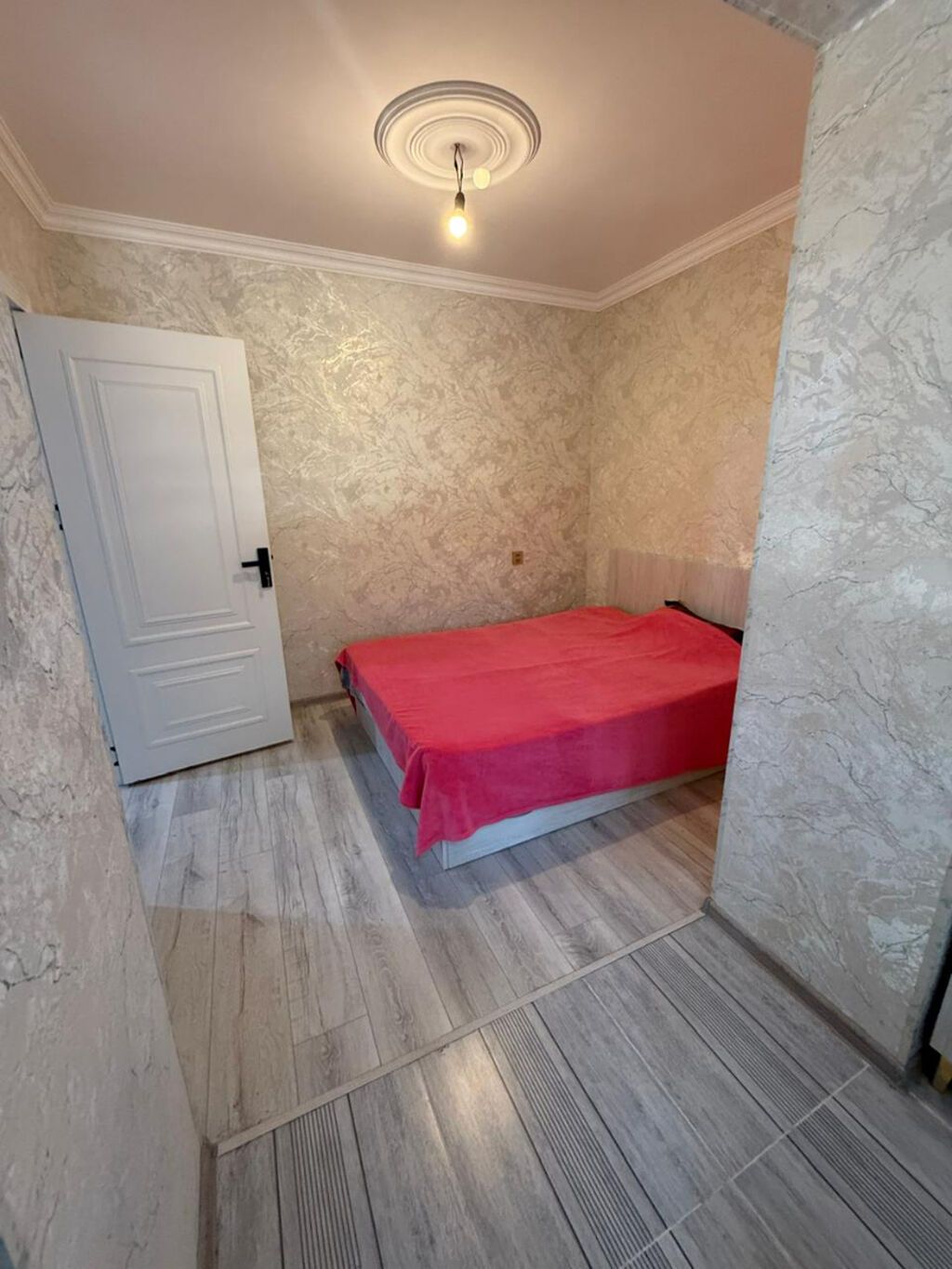 Bileceri qes 297 nomreli mektebin yax 5 mertebeli binanin 1 ci