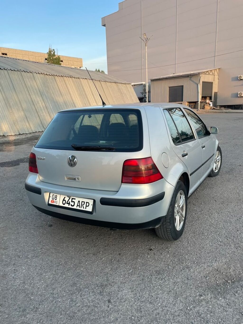 Volkswagen Golf: 2000 г., 1.6 л, Автомат, Бензин, Хэтчбэк: фото 3