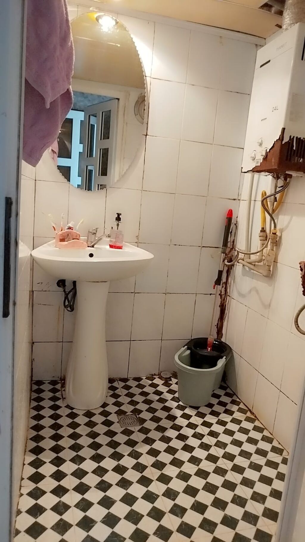 055_724_29_20. Eve oktyabr ayının 7 si baxmaq ve köçmək olar