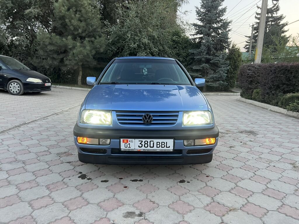 Volkswagen Vento: 1993 г., 1.8 л, Механика, Бензин, Седан: фото 3