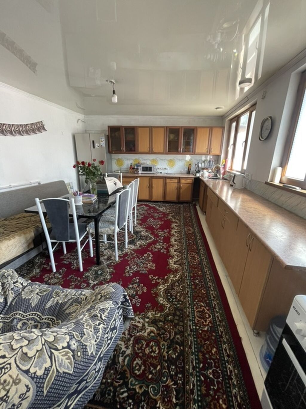 Просторный жилой дом с аккуратной внутренней отделкой и удобной: фото 7