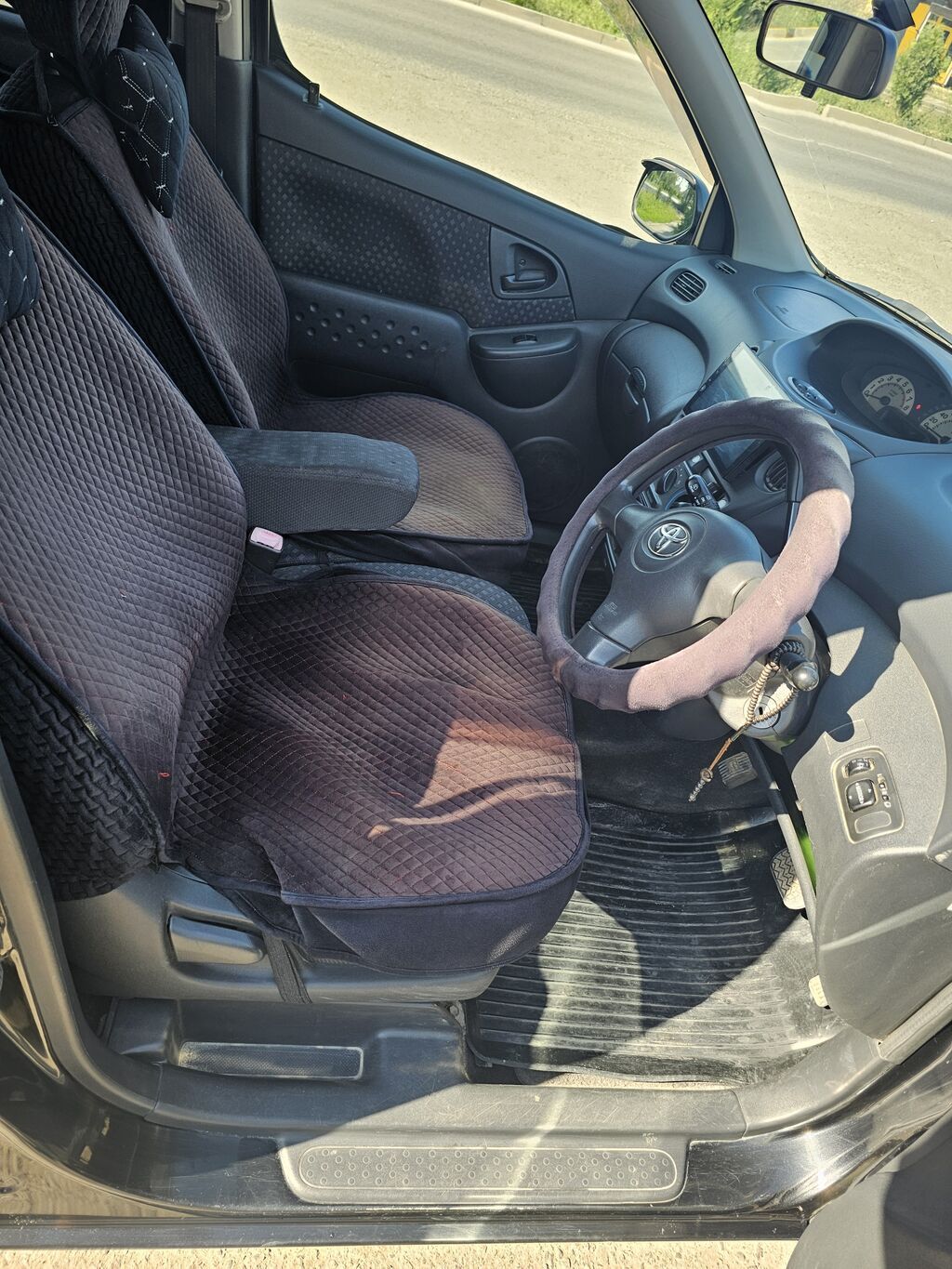 Toyota Funcargo: 2003 г., 1.3 л, Автомат, Бензин, Фургон: фото 8