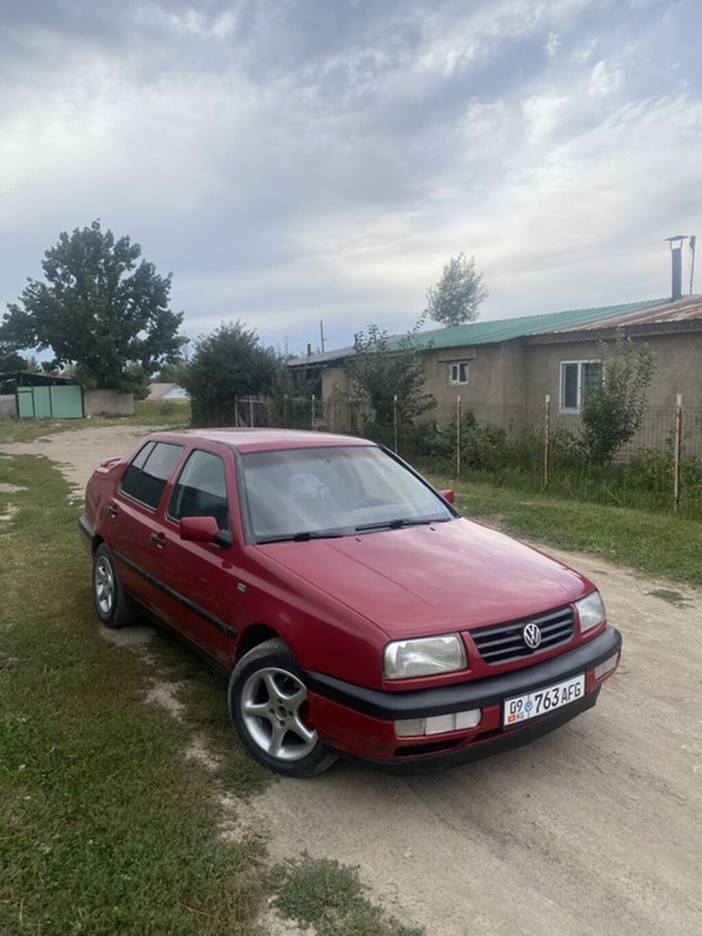 Volkswagen Vento: 1996 г., 2 л, Механика, Бензин, Седан: фото 3