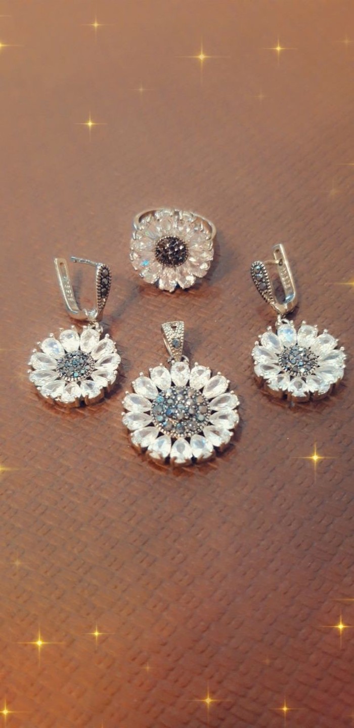 Zinət əşyaları: Swarovski dest.tezedi - lalafo.az Bakı şəhərində Swarovski dest.tezedi