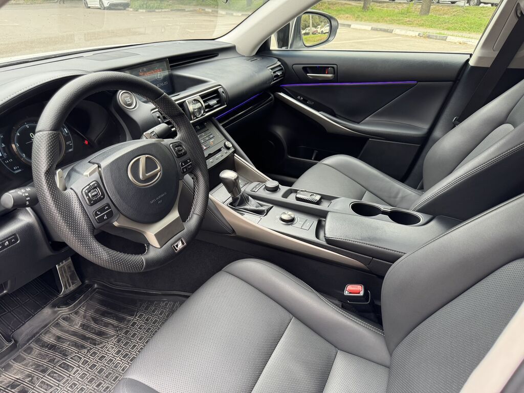Lexus IS: 2018 г., 2 л, Автомат, Бензин, Седан: фото 8