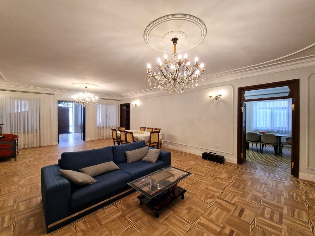 6-cı mikrorayonda 11 otaqlı həyət evi kirayə verilir, 650 m², 3 500 AZN/ay, şəkil 3 / 12