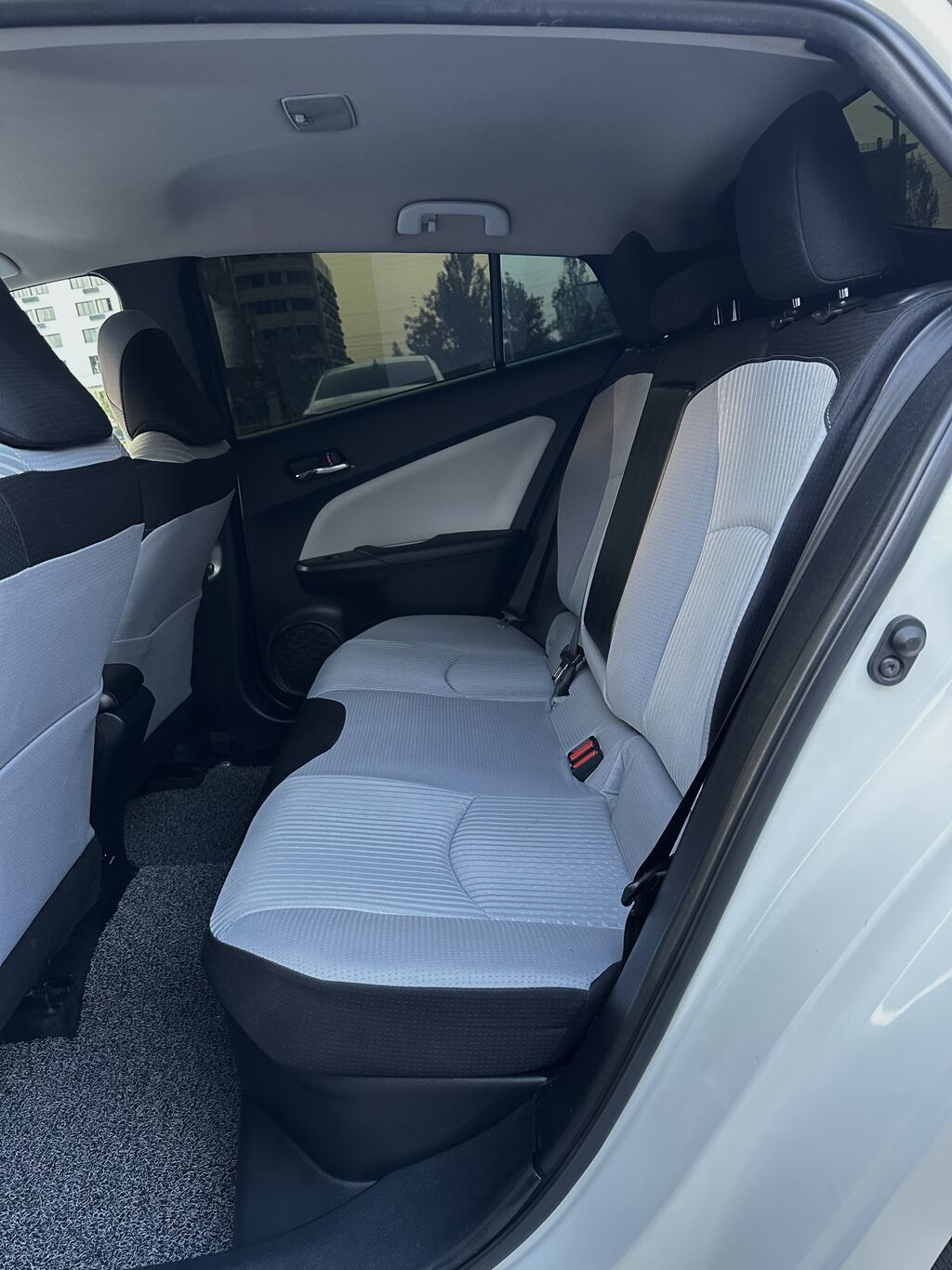 Toyota Prius: 2016 г., 1.8 л, Вариатор, Гибрид, Универсал: фото 8