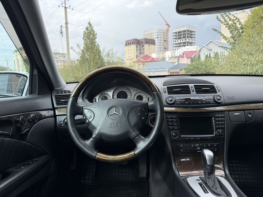 Mercedes-Benz E-Class: 2004 г., 3.2 л, Автомат, Бензин: фото 3