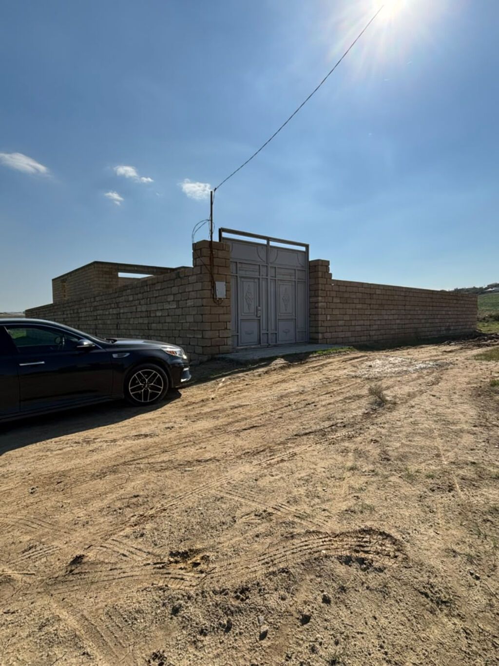 Saray 5 otaqlı, 200 kv. m, Təmirsiz