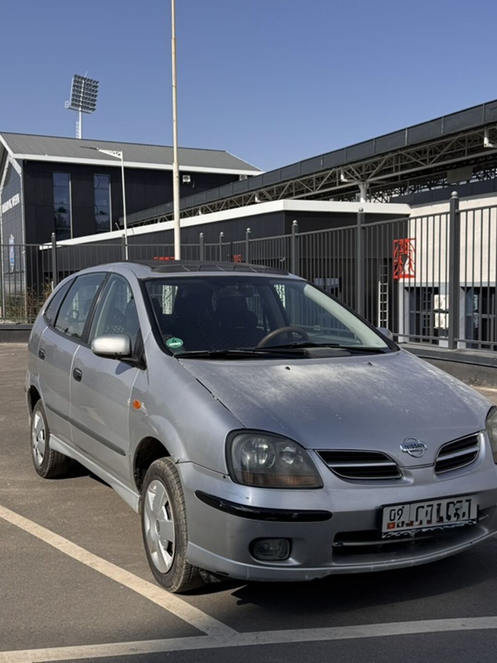 Nissan Almera Tino: 2001 г., 1.8 л, Механика, Минивэн: фото 2