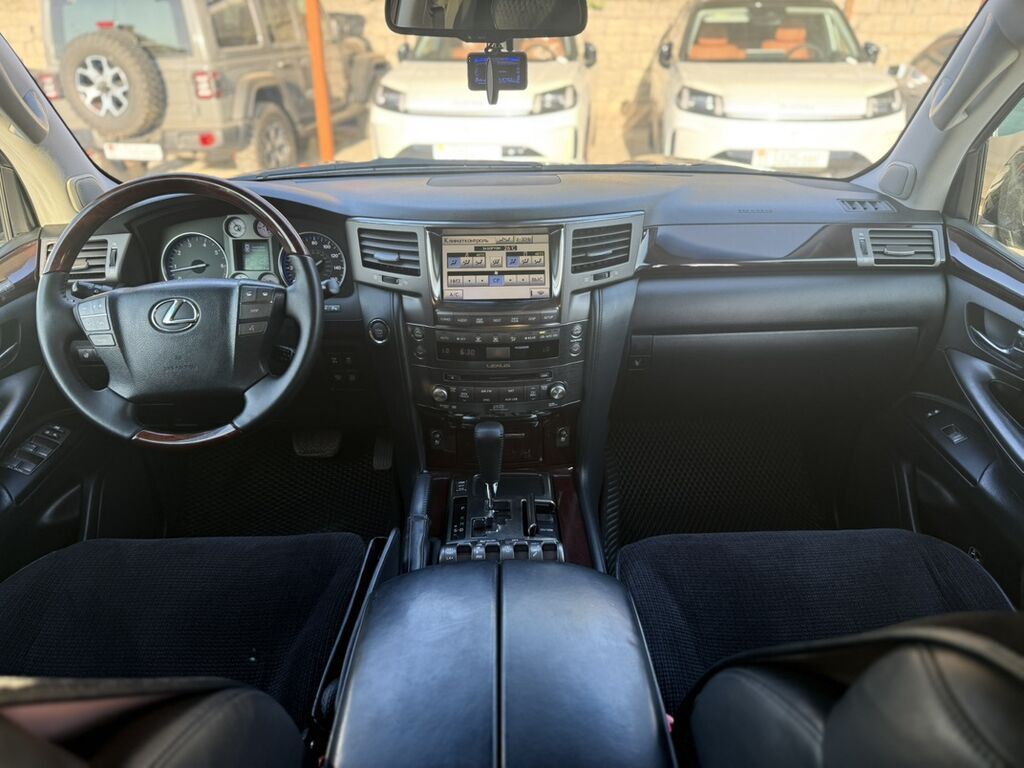 Lexus LX: 2011 г., Газ, Внедорожник: фото 7