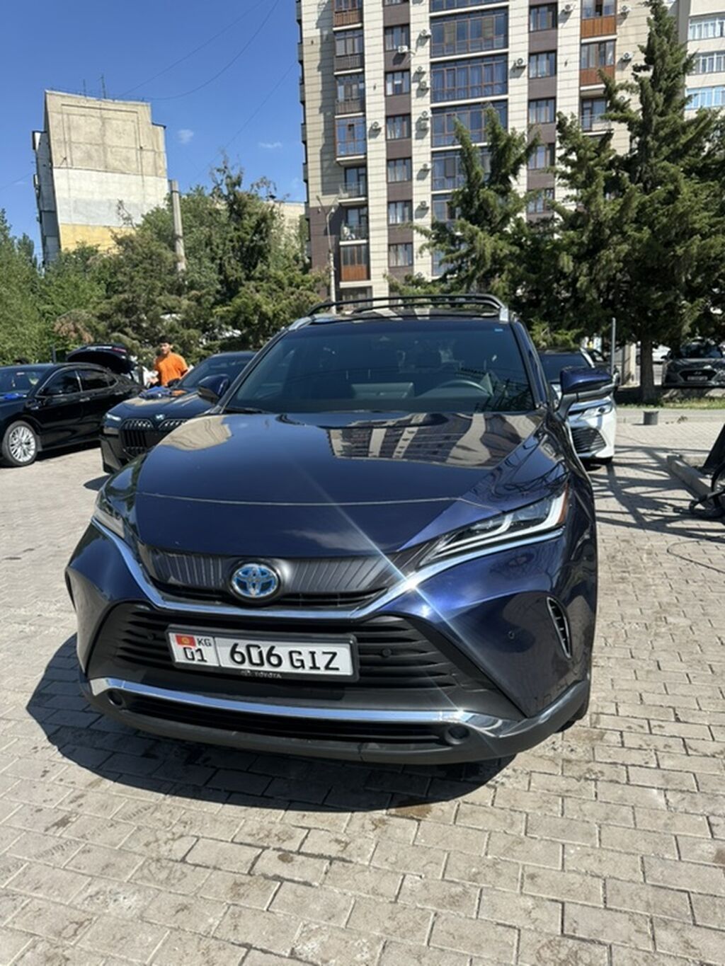 Toyota Venza: 2022 г., 2.5 л, Автомат, Гибрид, Кроссовер: фото 2