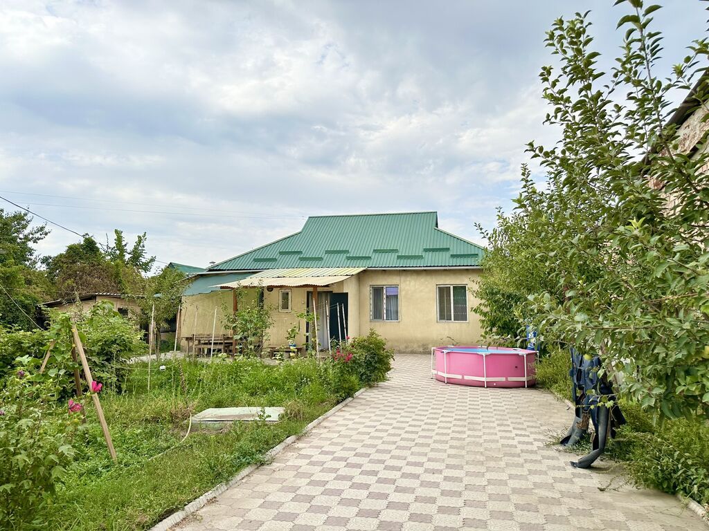 Продаю частный дом с участком 6 соток, 150т.с.$ с. Достук: фото 1