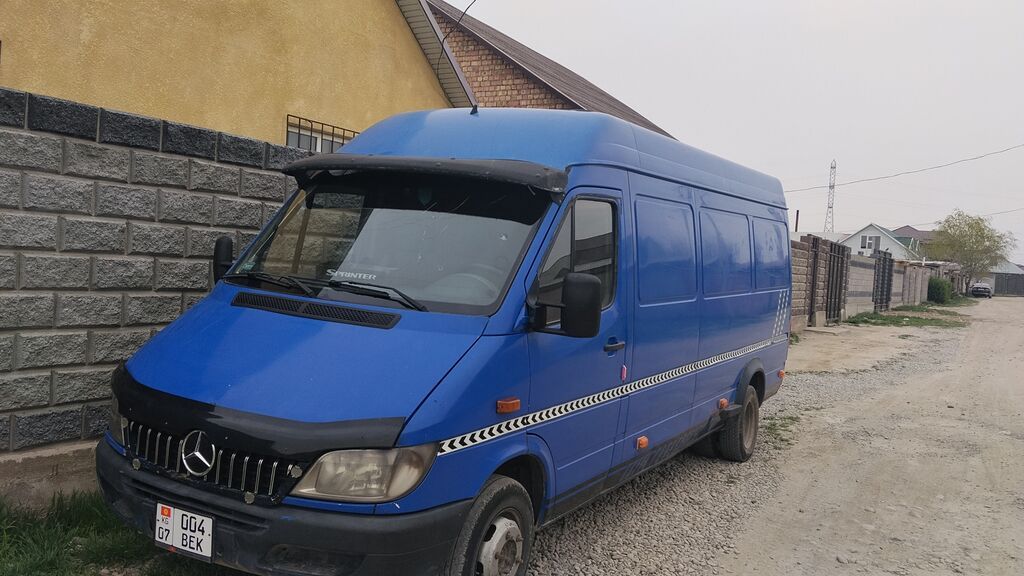 Mercedes-Benz Sprinter — синий цельнометаллический фургон удлинённой: фото 6