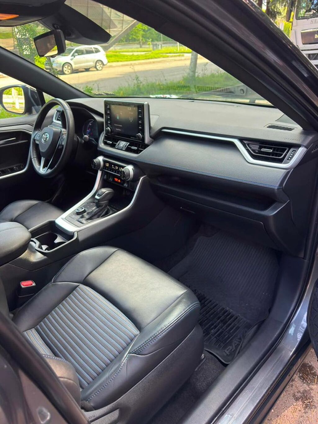 Toyota RAV4: 2021 г., 2.5 л, Вариатор, Гибрид, Кроссовер: фото 8