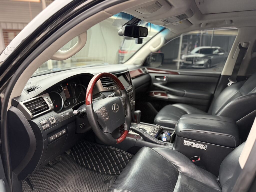 Lexus LX: 2013 г., 5.7 л, Автомат, Газ, Внедорожник: фото 6